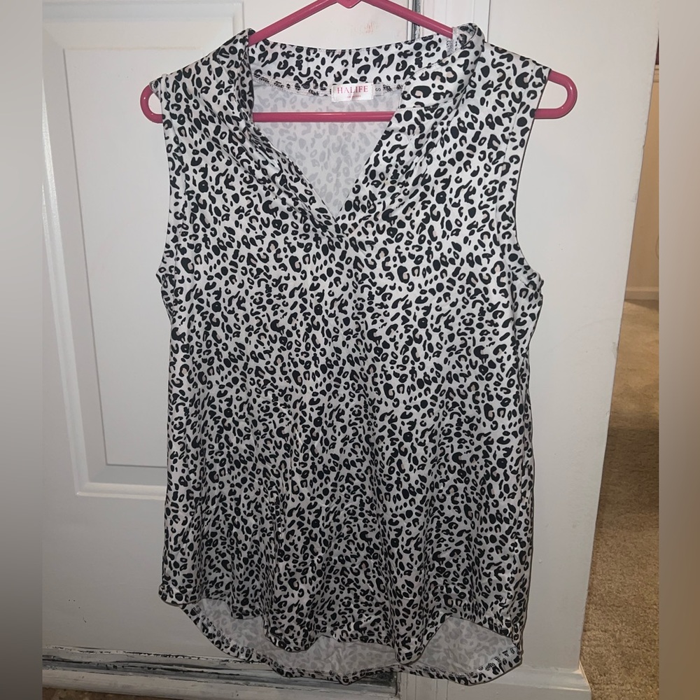 Woman’s small cheetah print top
